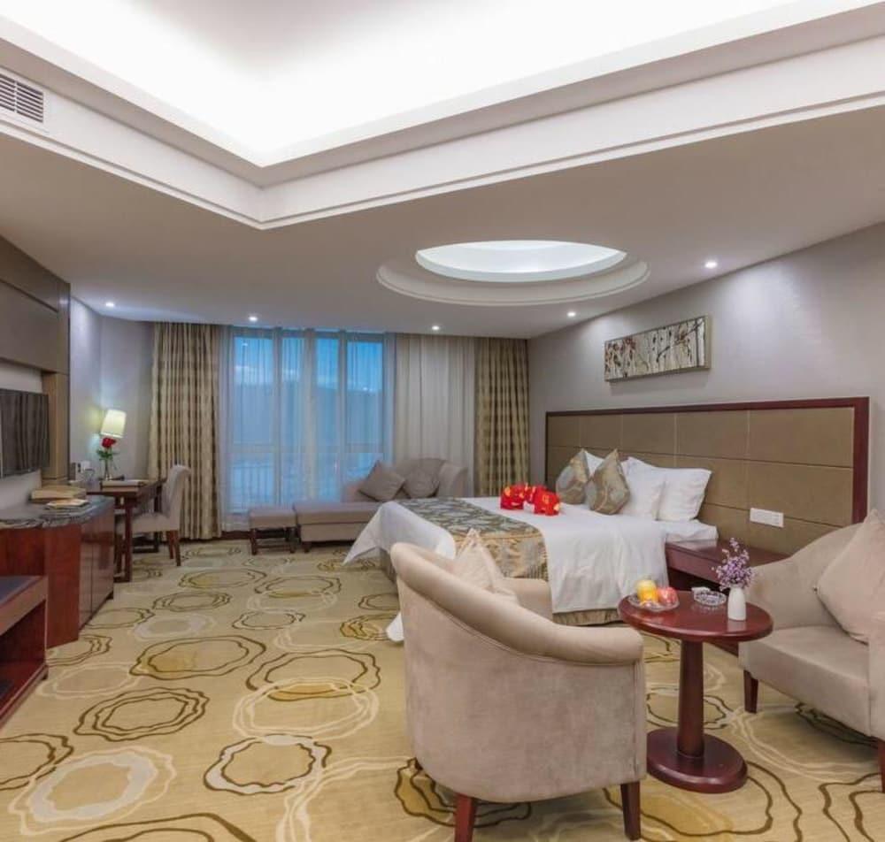 Manhatton Hotel Zhuhai Exterior photo