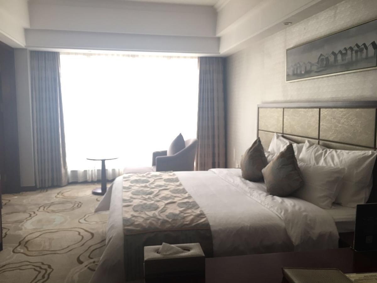 Manhatton Hotel Zhuhai Exterior photo