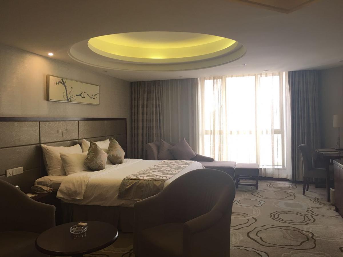 Manhatton Hotel Zhuhai Exterior photo