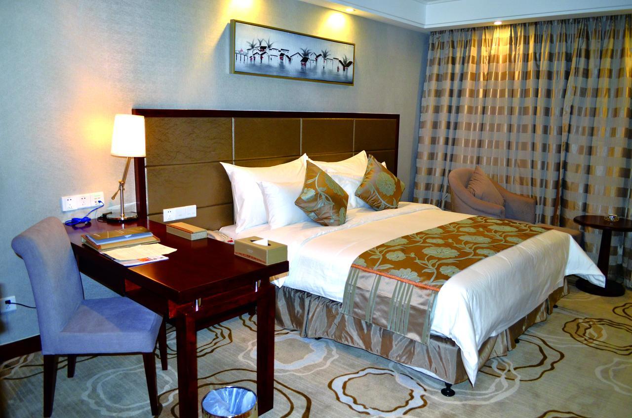 Manhatton Hotel Zhuhai Exterior photo