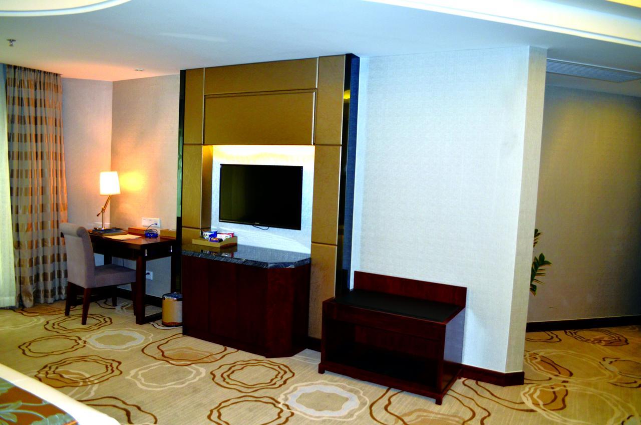 Manhatton Hotel Zhuhai Exterior photo