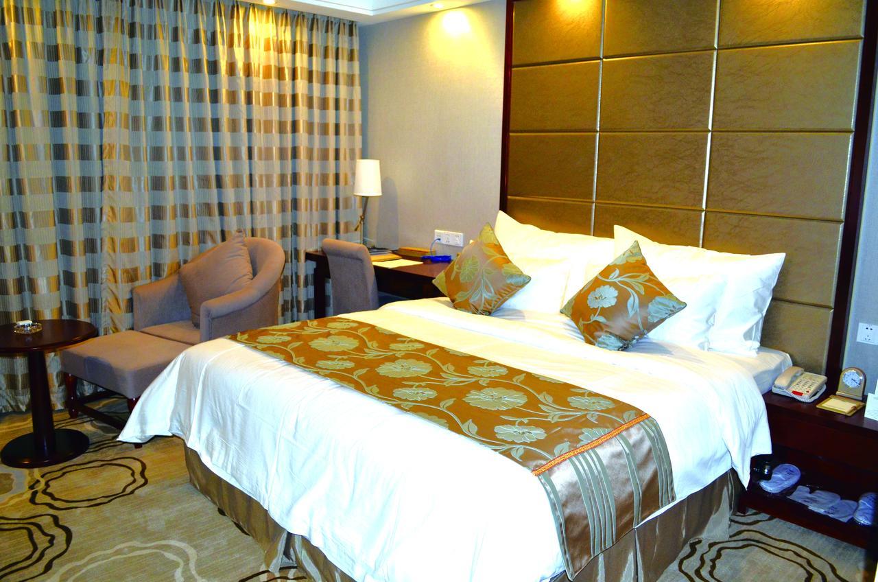 Manhatton Hotel Zhuhai Exterior photo