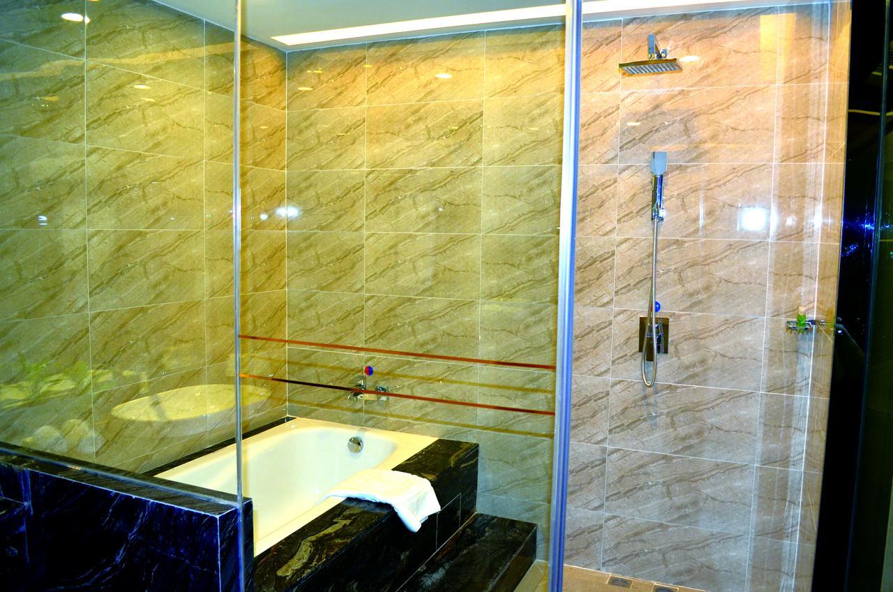 Manhatton Hotel Zhuhai Exterior photo