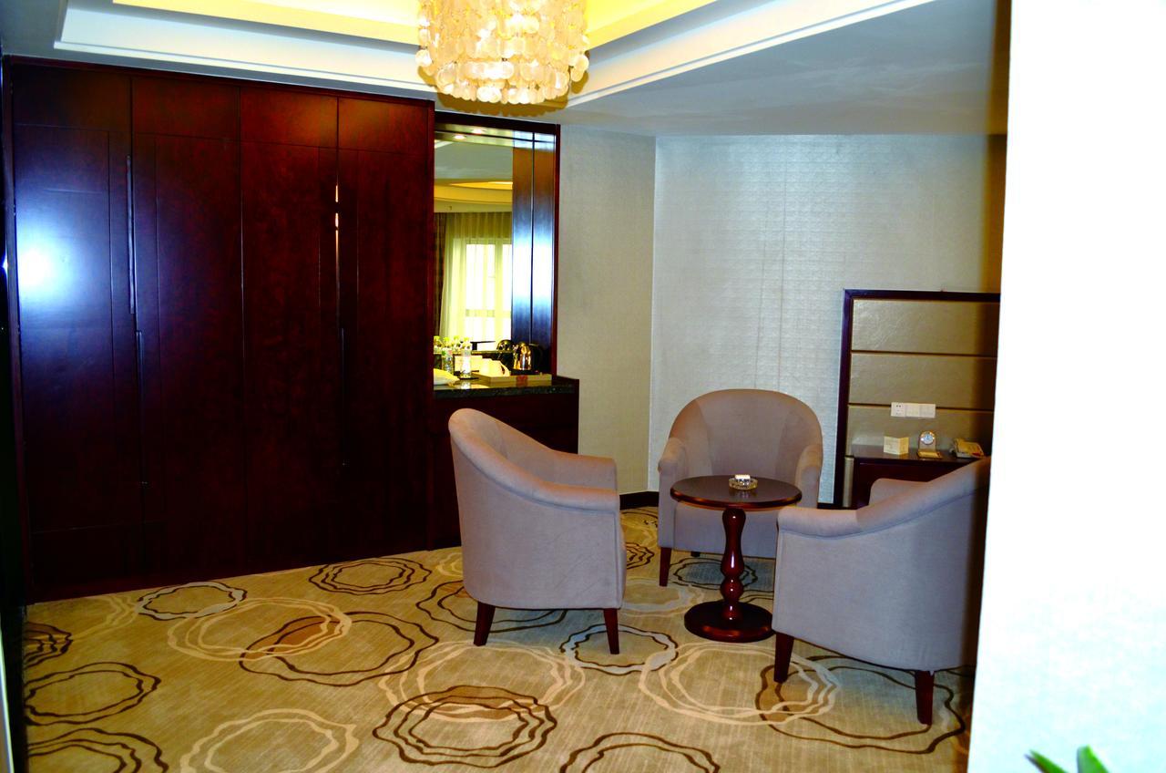 Manhatton Hotel Zhuhai Exterior photo