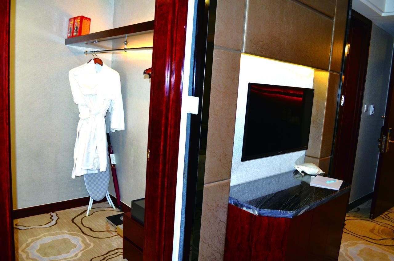 Manhatton Hotel Zhuhai Exterior photo