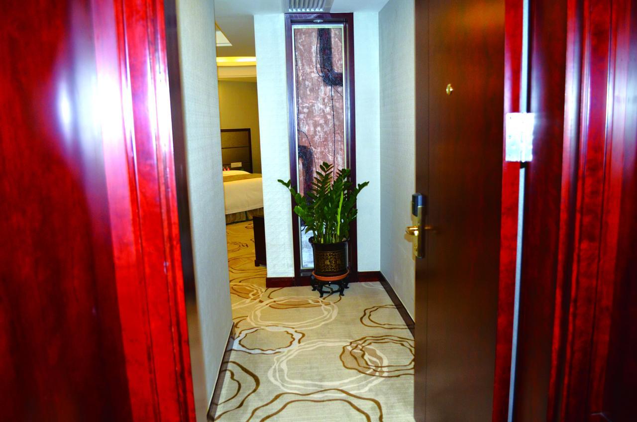 Manhatton Hotel Zhuhai Exterior photo