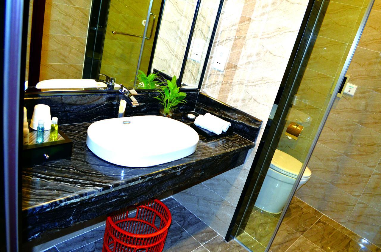 Manhatton Hotel Zhuhai Exterior photo