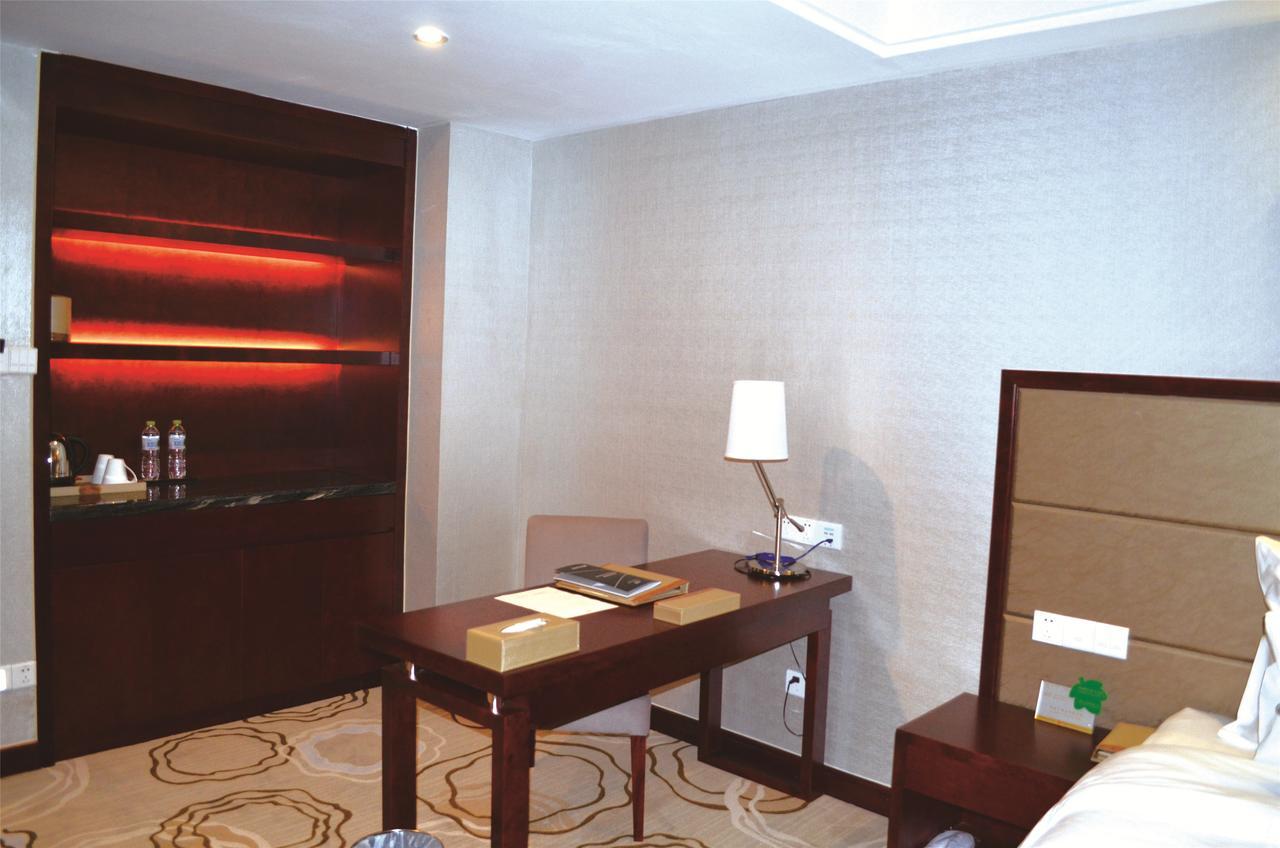 Manhatton Hotel Zhuhai Exterior photo