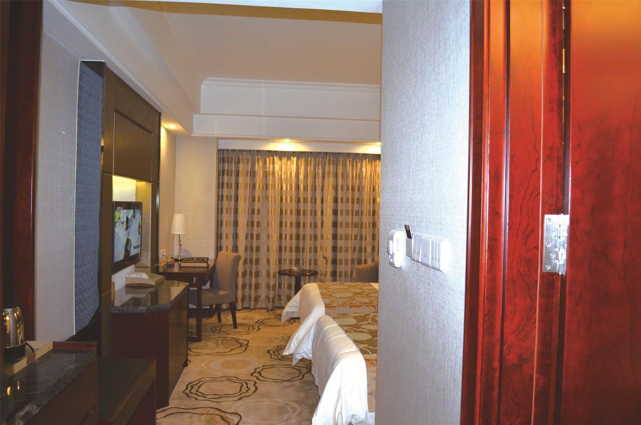 Manhatton Hotel Zhuhai Exterior photo