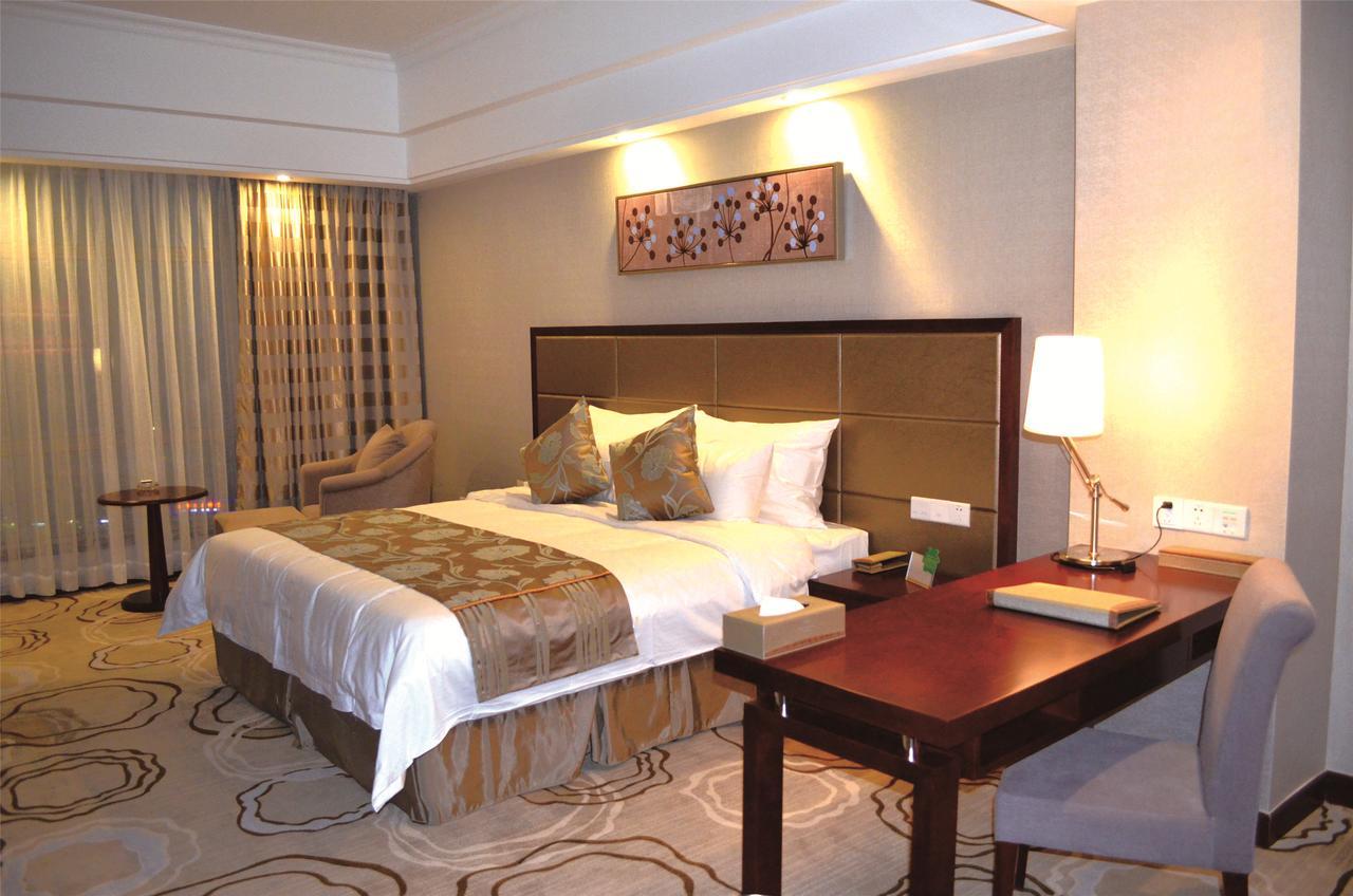 Manhatton Hotel Zhuhai Exterior photo