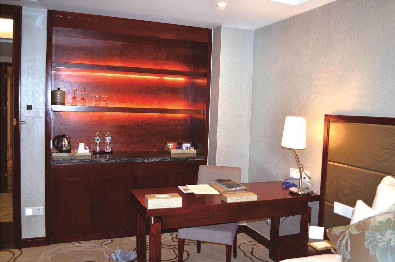 Manhatton Hotel Zhuhai Exterior photo