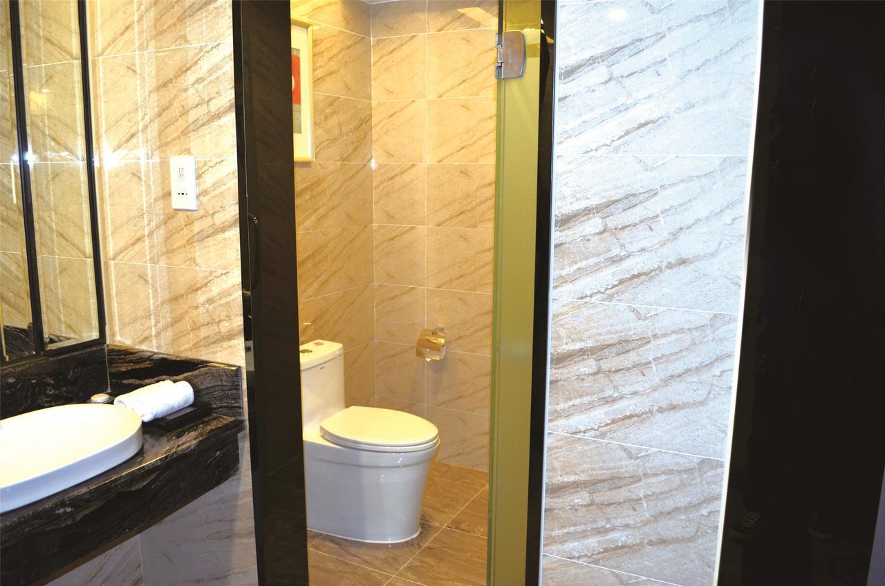 Manhatton Hotel Zhuhai Exterior photo