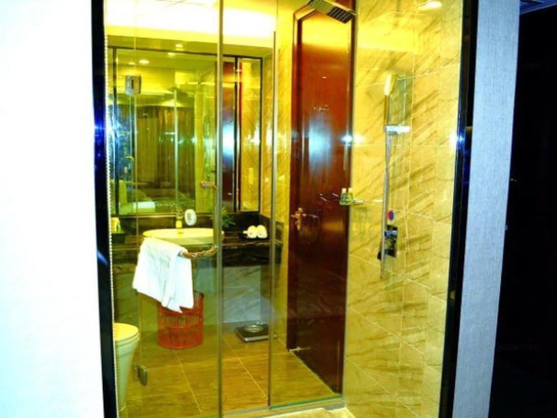 Manhatton Hotel Zhuhai Exterior photo